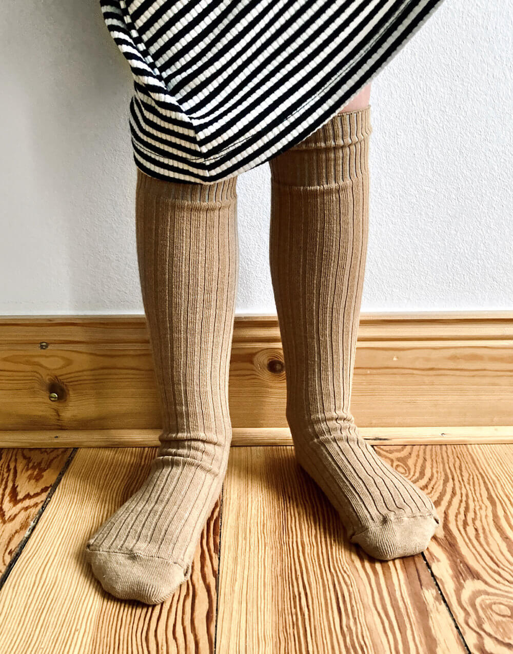 brown ribbed knee socks for kids studio