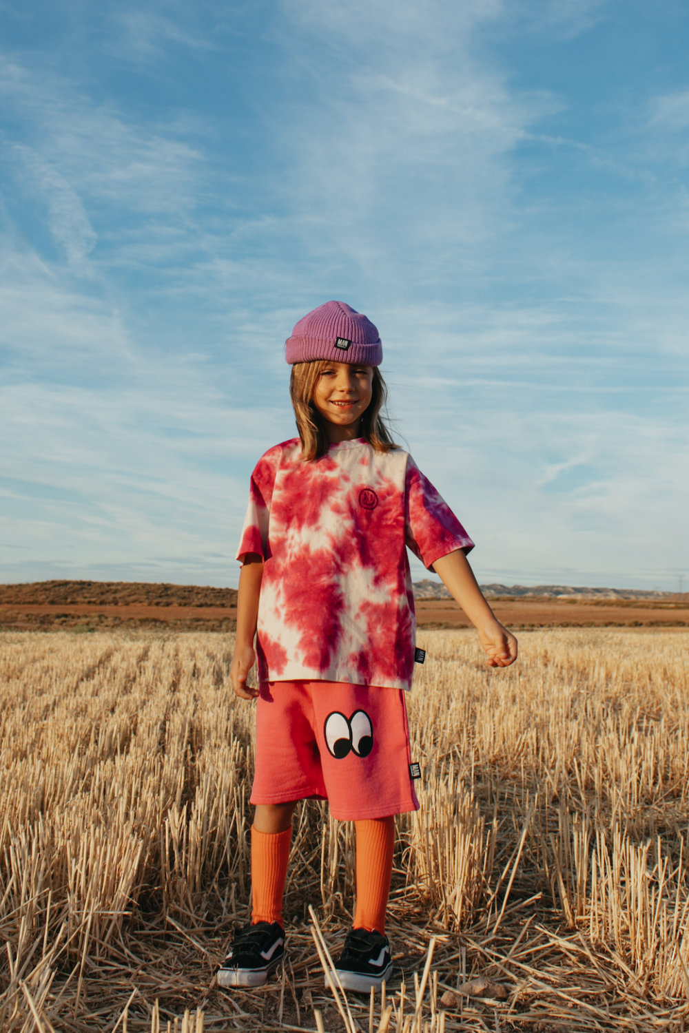 splendid tie dye shirt easy pink shorts